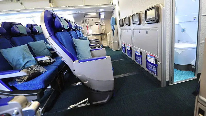 Plenty of Extra Legroom with These Front Row Seats on the Airplane