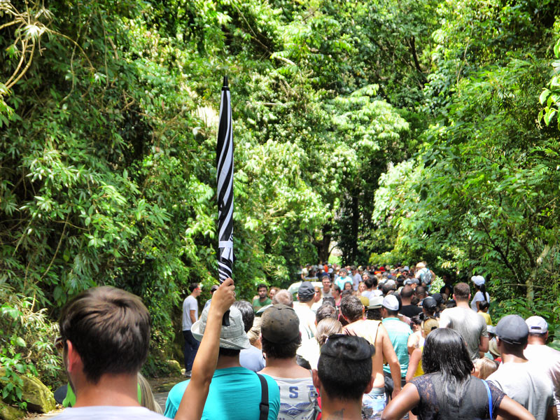 Noch mehr Warteschlangen auf dem Berg Corcovado - Christus der Erlöser ist noch Stunden entfernt
