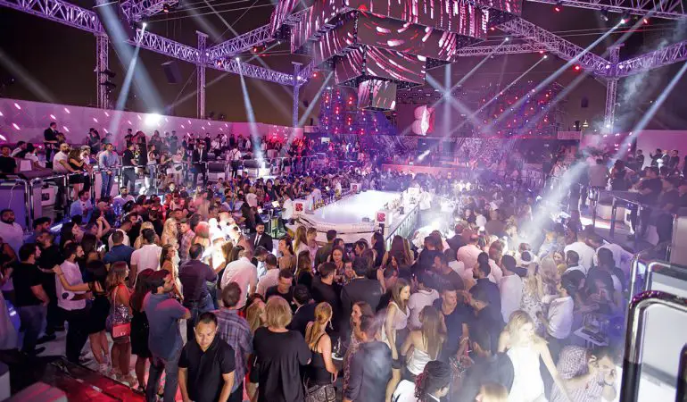 BASE Dubai Nightclub - Dancefloor, Crowd & Light Show