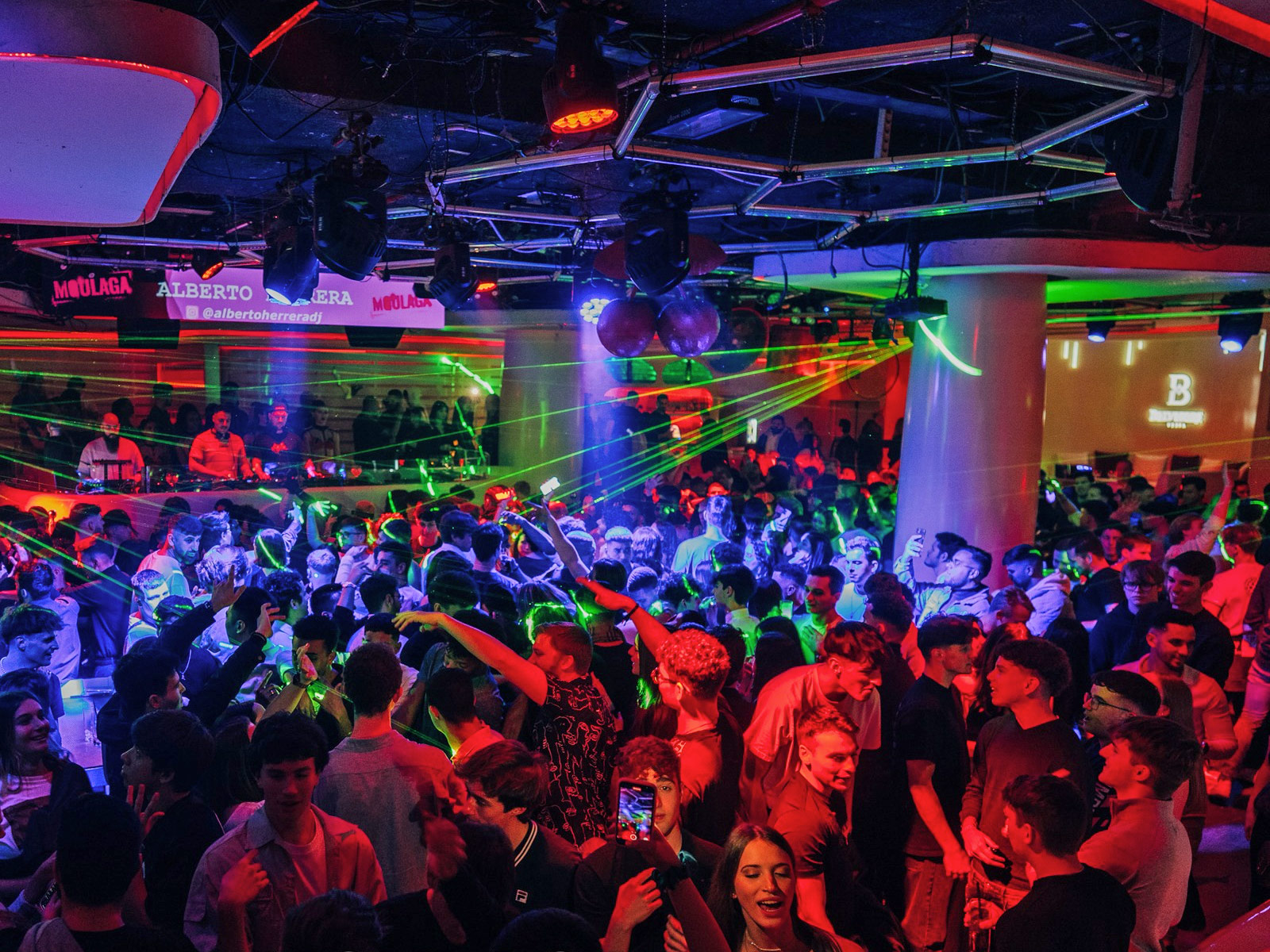 Best Barcelona Nightclubs & Bars