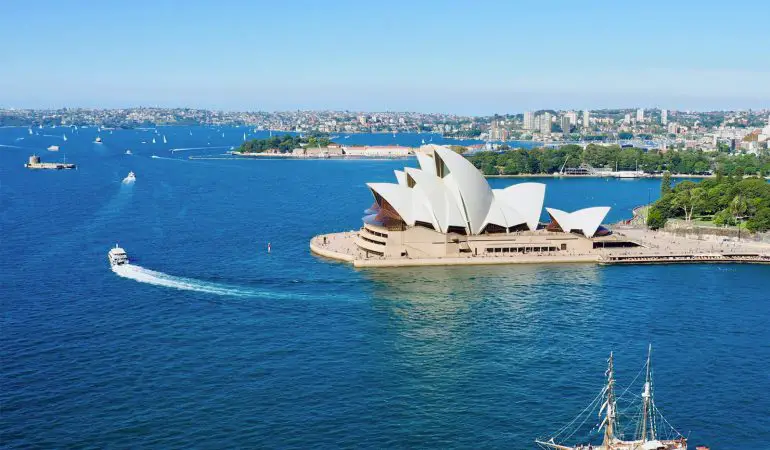 Australia Tours: 8 Best Experiences Not to Miss in 2024