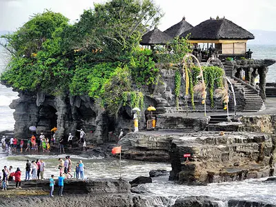 Exploring the Ancient Temples of Tanah Lot