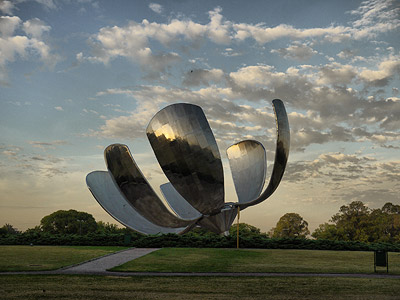 Gaze at the Floralis Generica