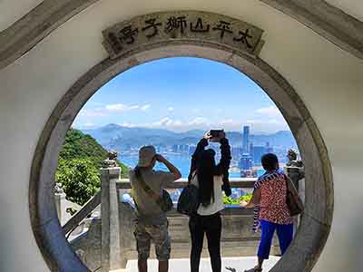 Capture an Epic Photo of the City from the Summit of Victoria Peak