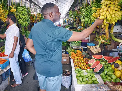 Dhathuruveringe Market: Local Fruit & Vegetables