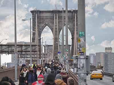 Navigate Through the Crowds on the Popular Brooklyn Bridge