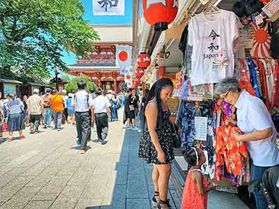 Traditional Japanese Clothes: Buying Your First Jinbei in Asakusa