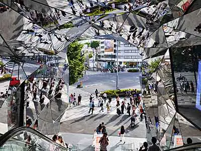 Harajuku: Ride Tokyu Plaza’s Mirrored Escalator